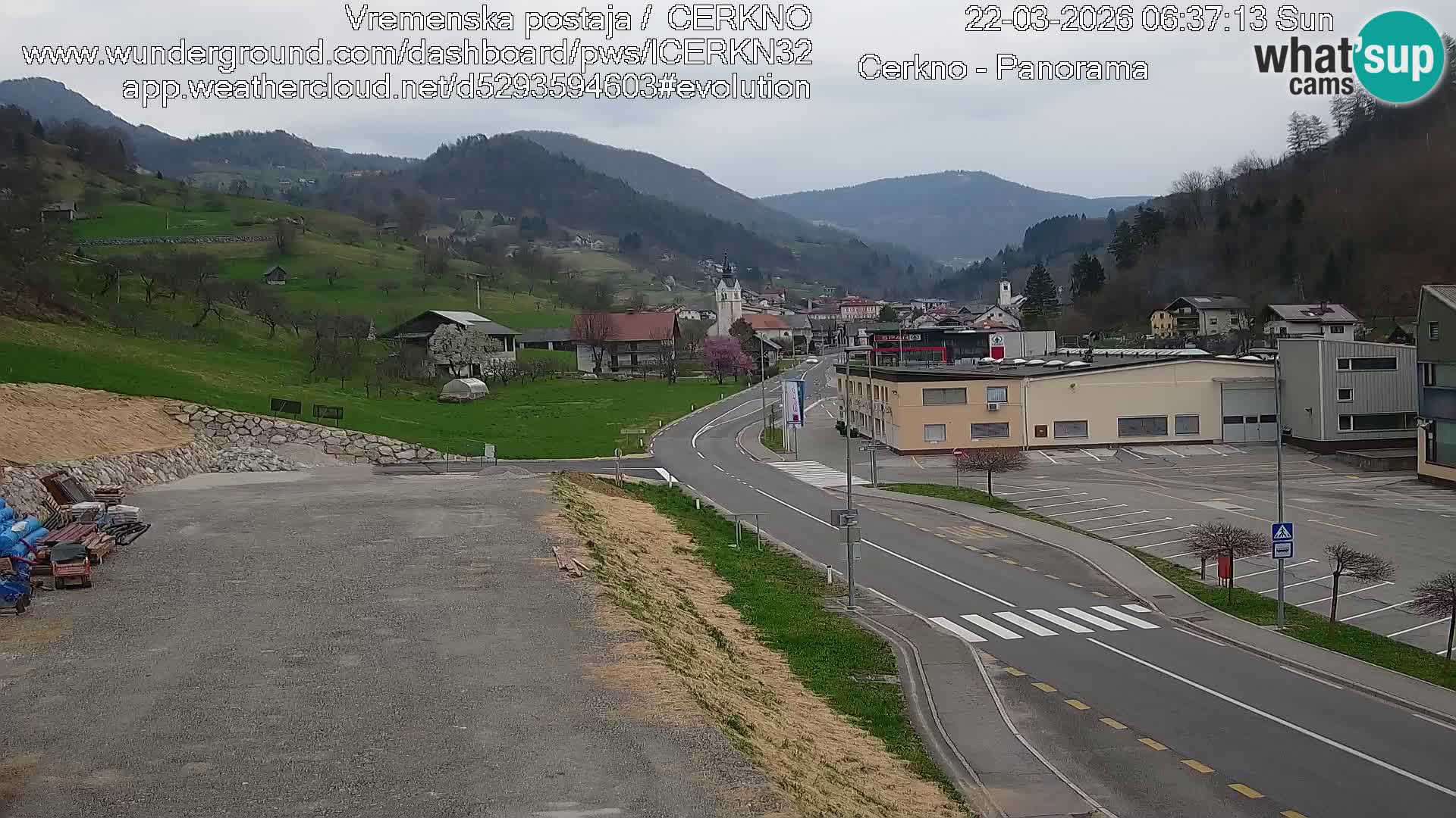 Webcam en direct – Entrée de la ville de Cerkno