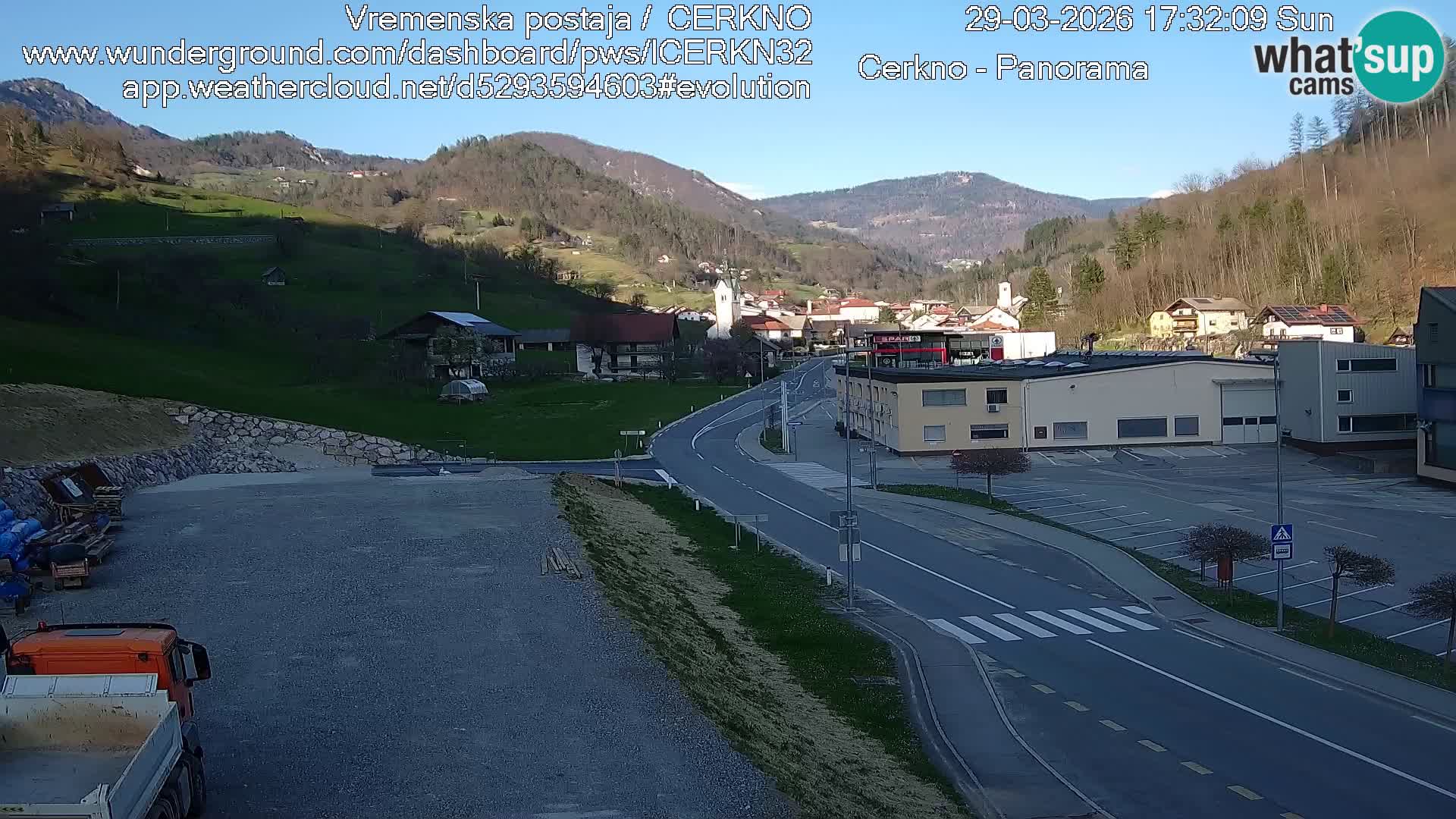 Webcam en direct – Entrée de la ville de Cerkno