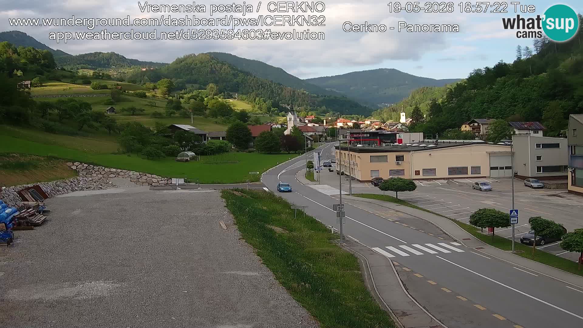 Webcam en direct – Entrée de la ville de Cerkno