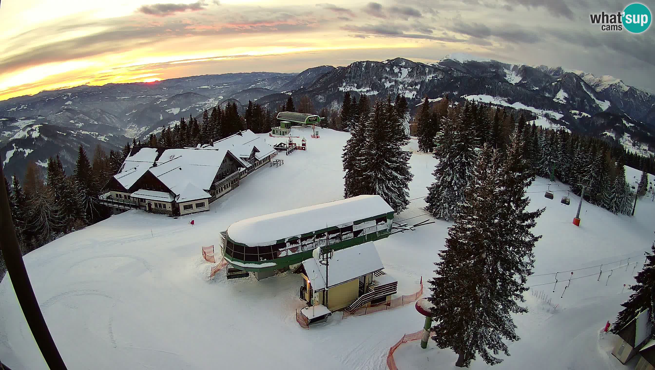 Spletna kamera Cerkno Počivalo – Pogled v živo iz smučišča Cerkno