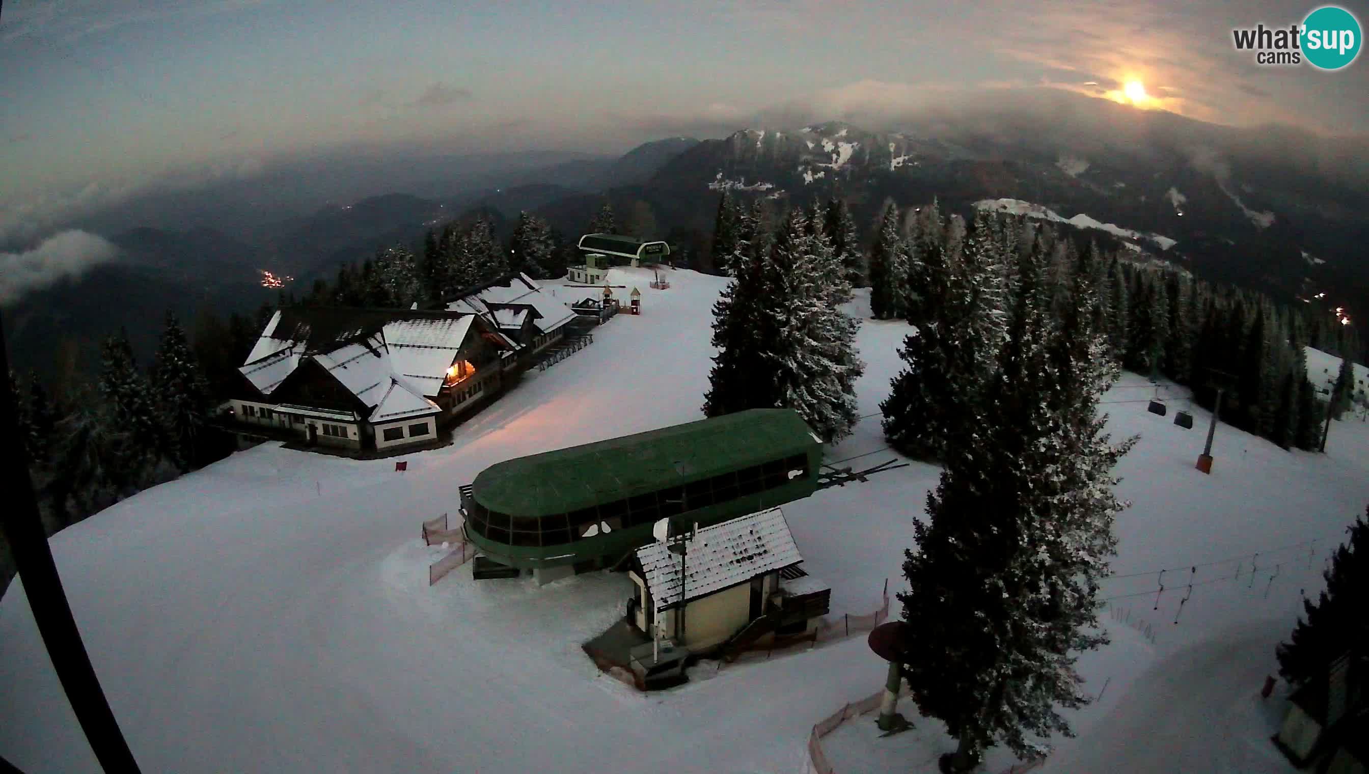 Spletna kamera Cerkno Počivalo – Pogled v živo iz smučišča Cerkno