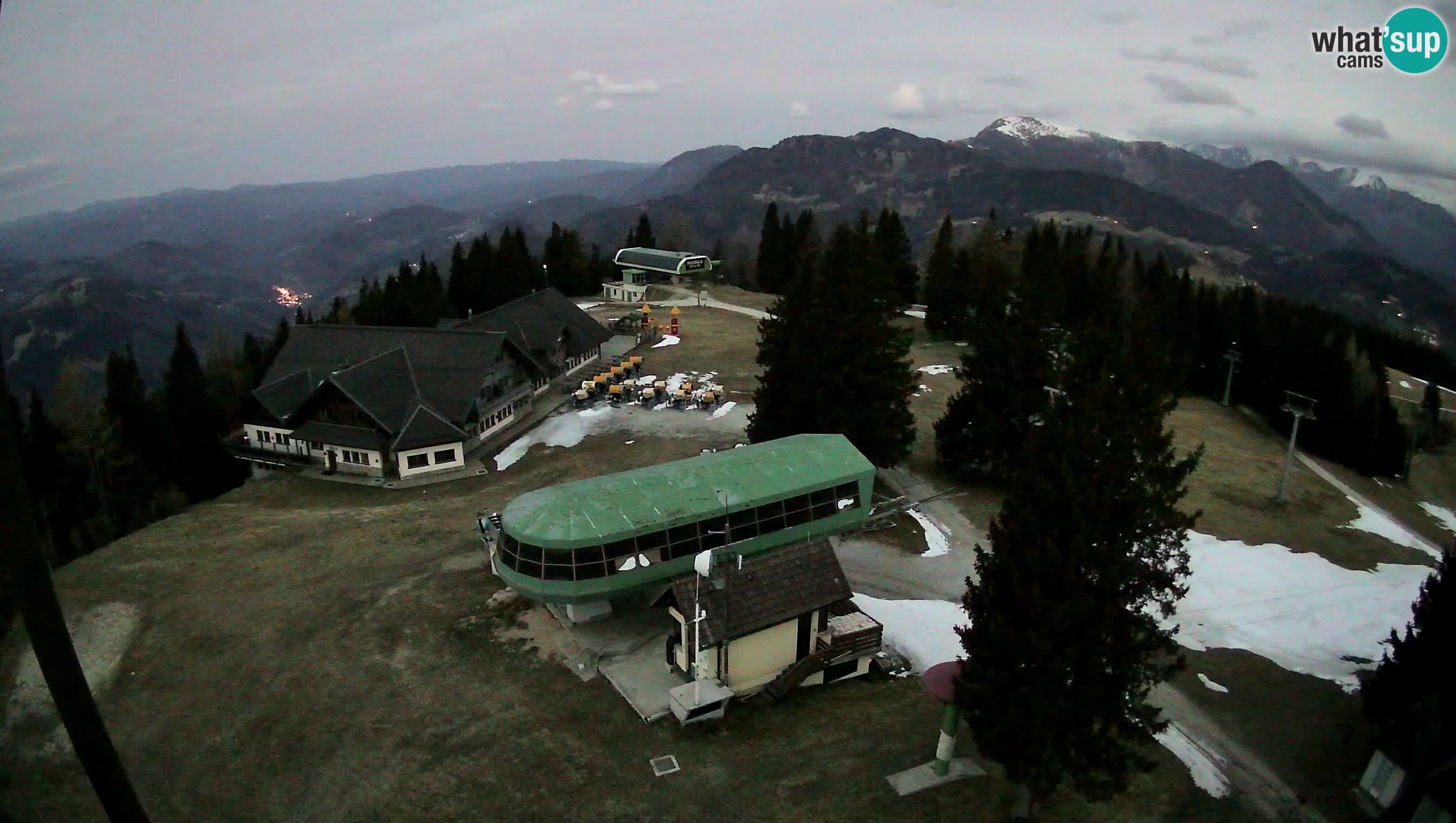 Web kamera Cerkno Počivalo – Pogled uživo sa skijališta Cerkno