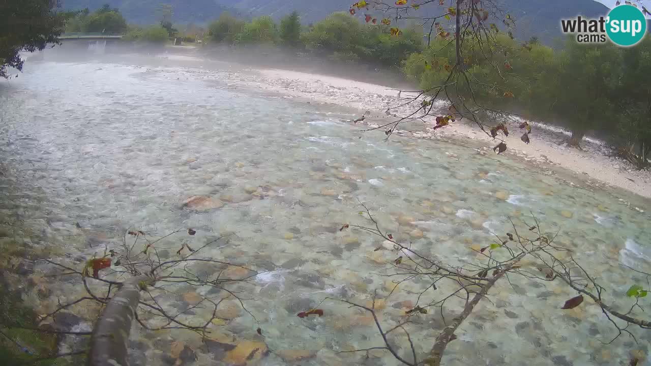 Spletna kamera Čezsoča – Očarljiv pogled na reko Sočo