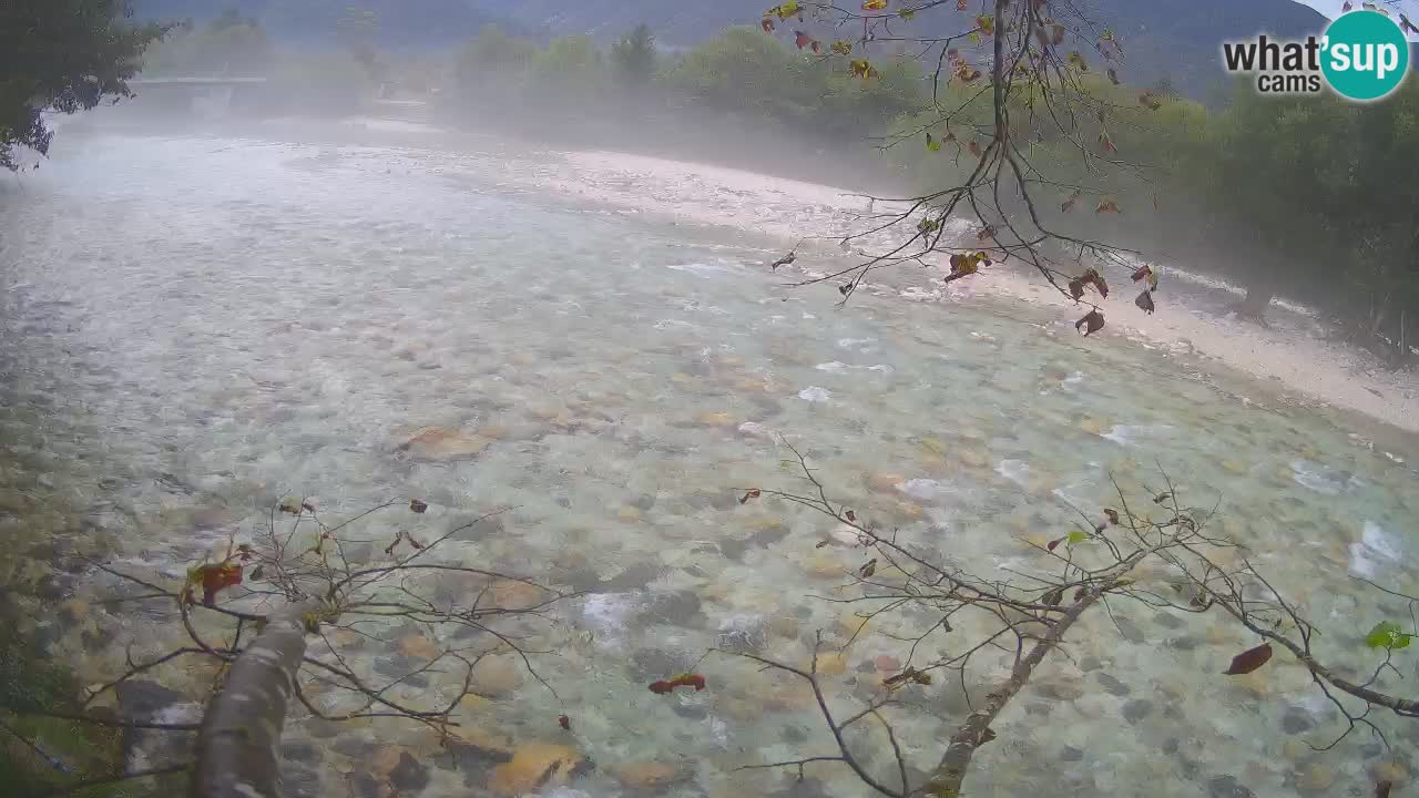 Spletna kamera Čezsoča – Očarljiv pogled na reko Sočo