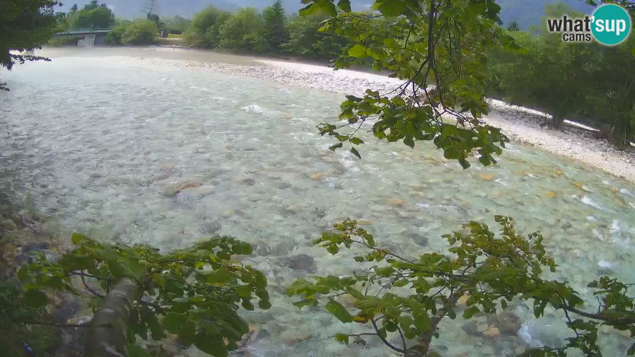 Spletna kamera Čezsoča – Očarljiv pogled na reko Sočo