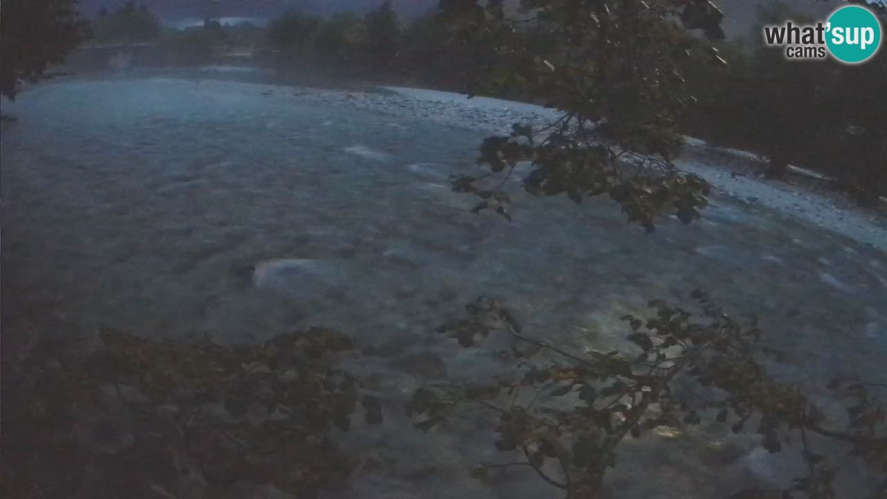 Spletna kamera Čezsoča – Očarljiv pogled na reko Sočo