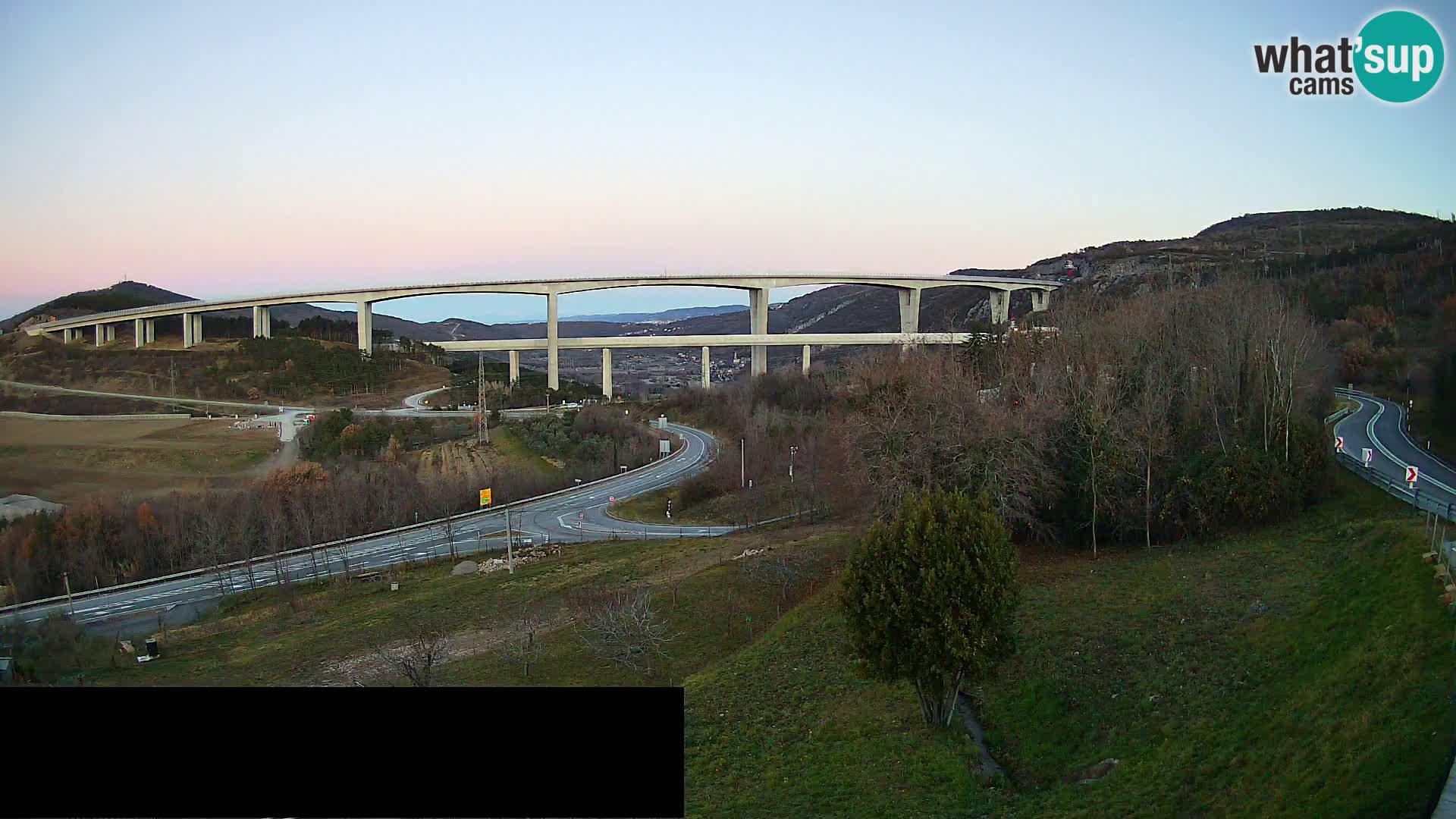 Webcam Črni Kal Viaduct – view from Viki Burger