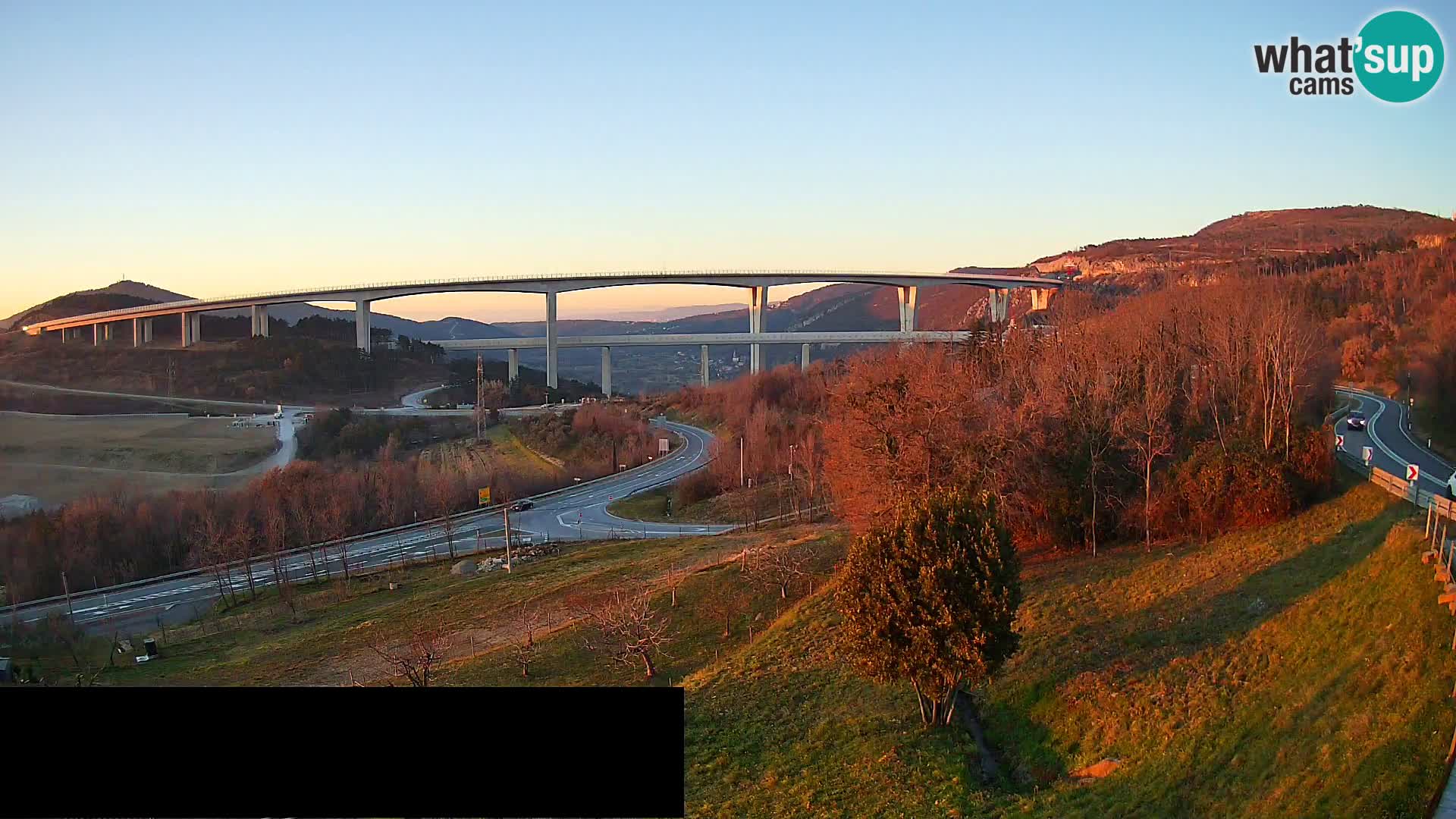 Webcam Črni Kal Viaduct – view from Viki Burger