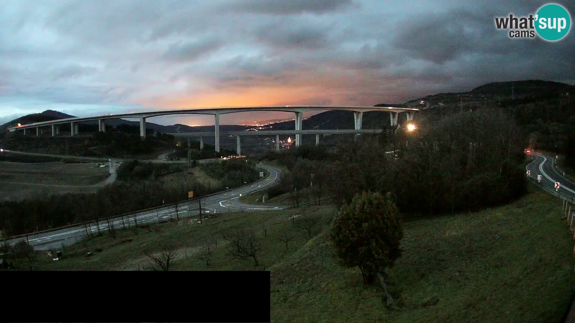 Webcam Črni Kal Viaduct – view from Viki Burger