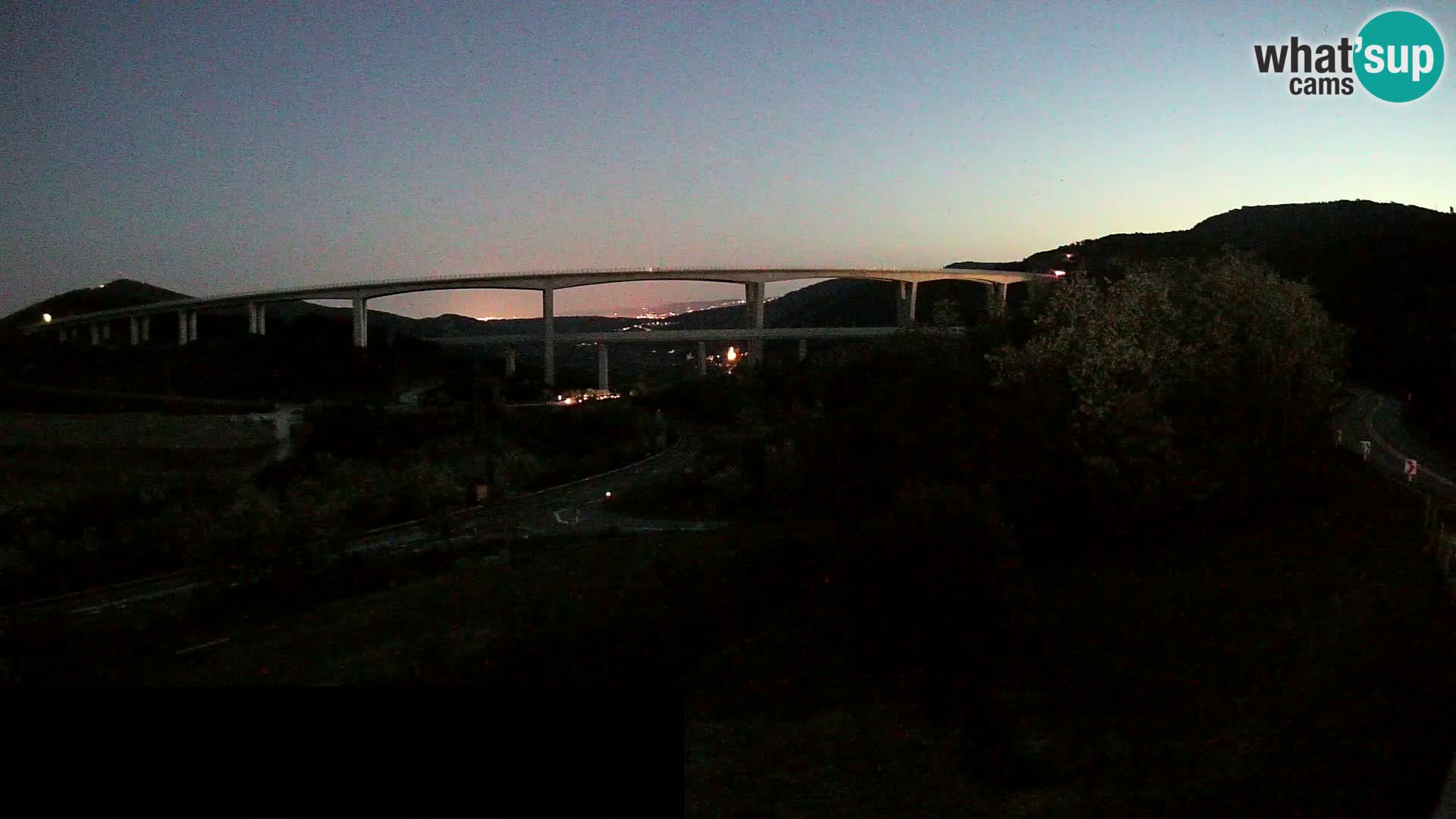 Webcam Črni Kal Viaduct – view from Viki Burger