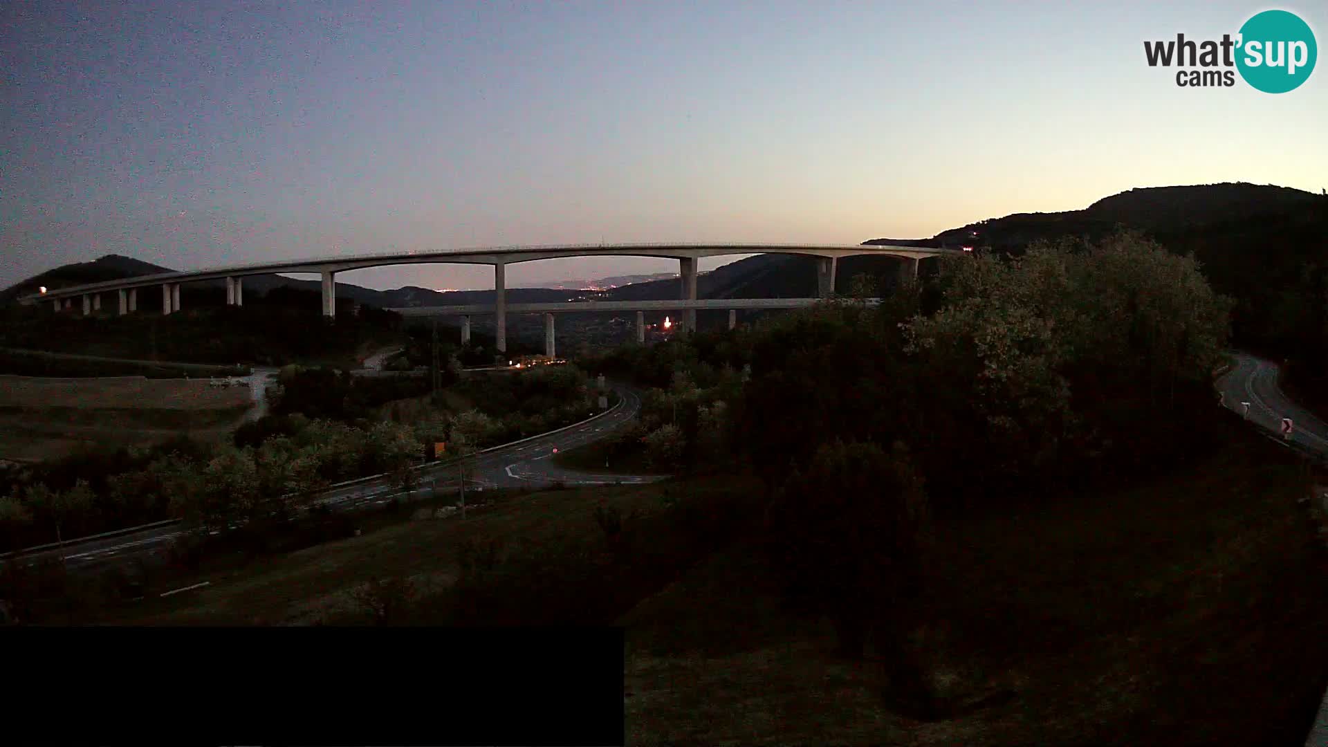Webcam Črni Kal Viaduct – view from Viki Burger
