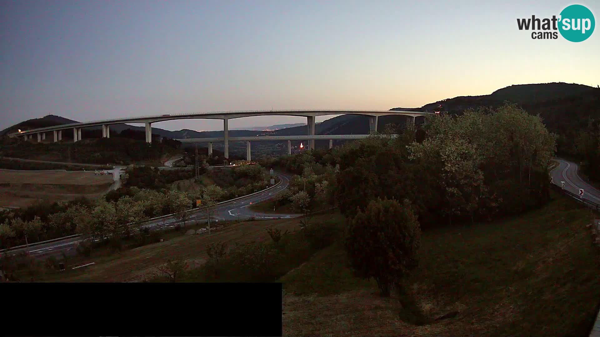 Live cam Črni Kal Viaduc – Viki Burger