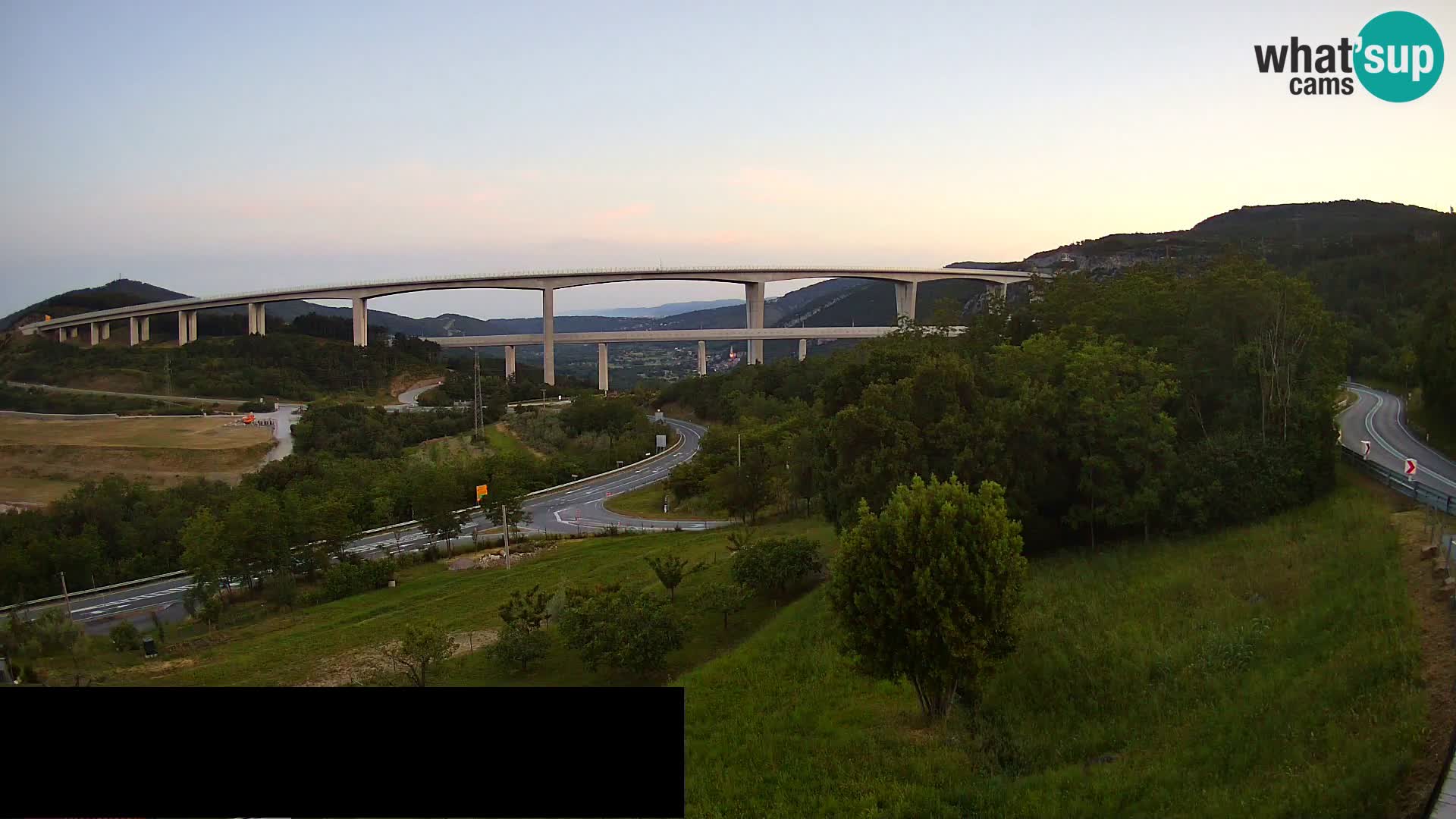 Webcam Črni Kal Viaduct – view from Viki Burger