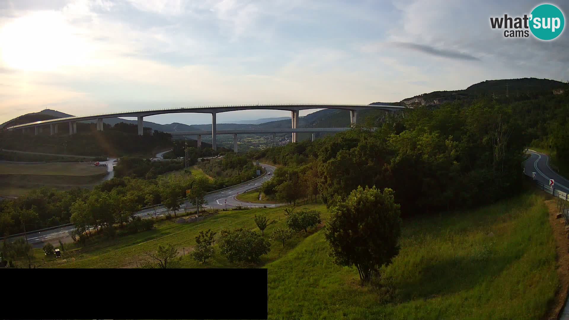 Live cam Črni Kal Viaduc – Viki Burger