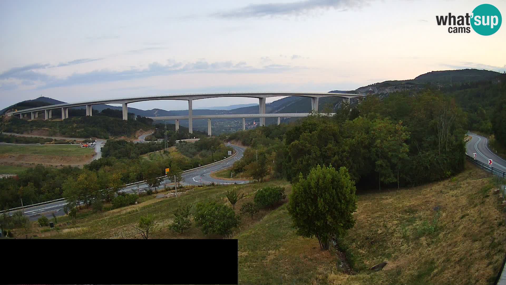 Live cam Črni Kal Viaduc – Viki Burger