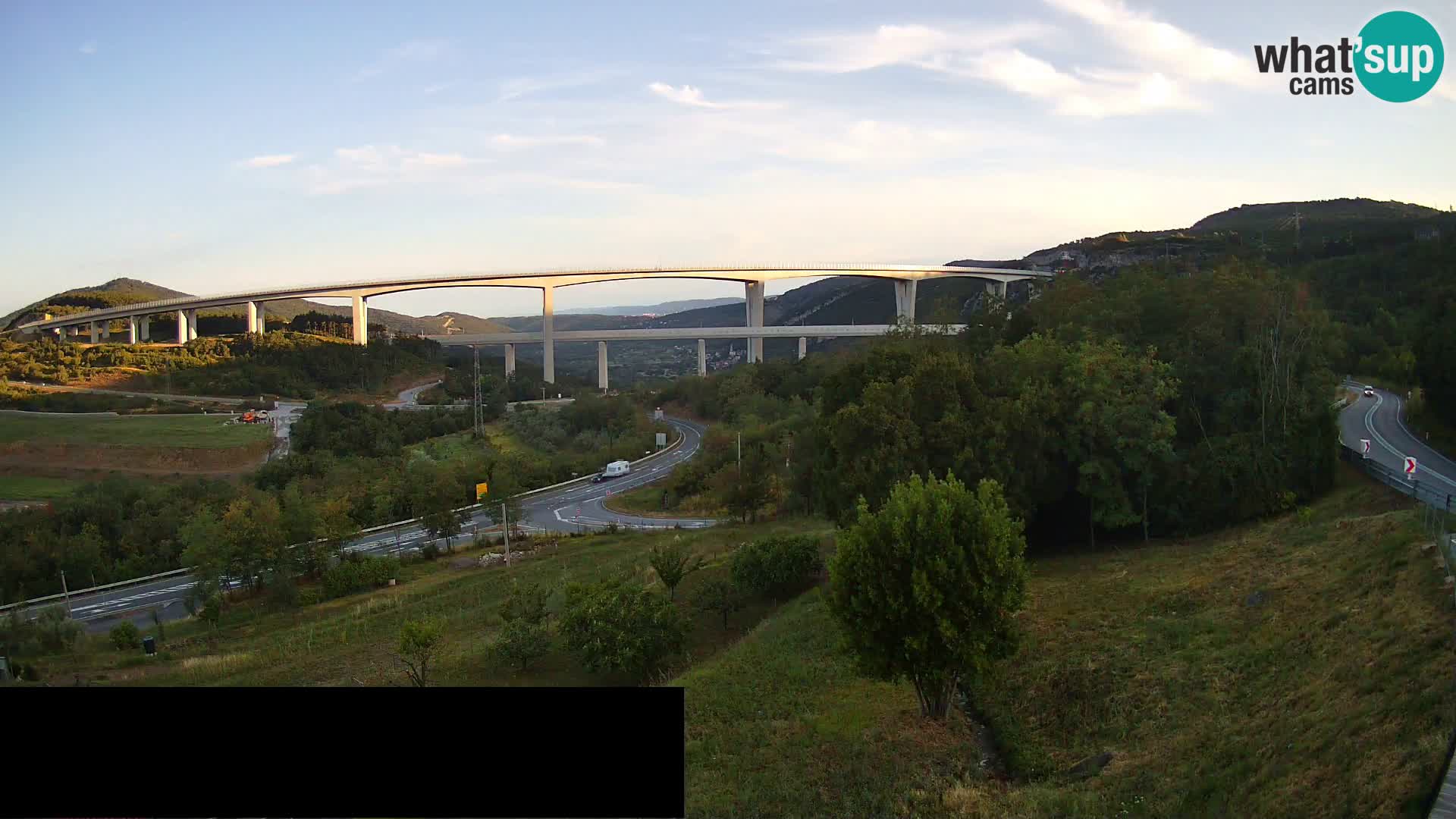 Live cam Črni Kal Viaduc – Viki Burger