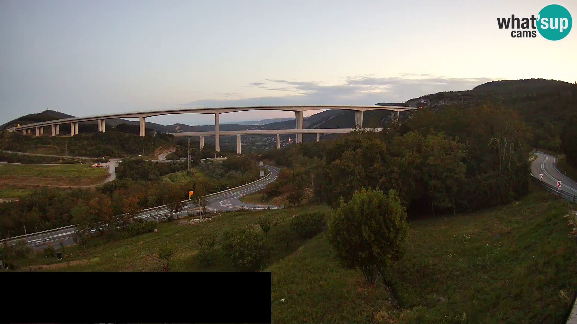 Kamera v živo Črni Kal Viadukt – pogled z Viki Burgerja