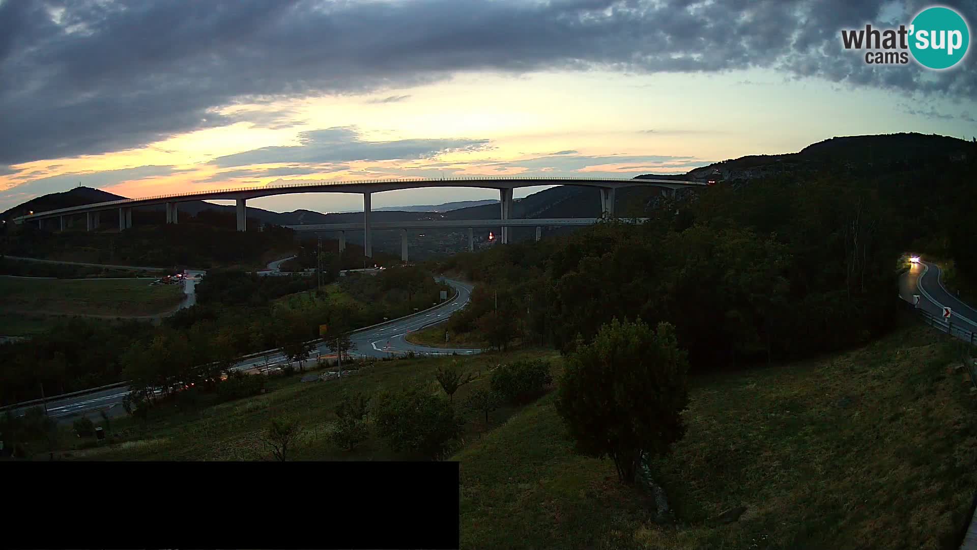 Webcam Črni Kal Viaduct – view from Viki Burger