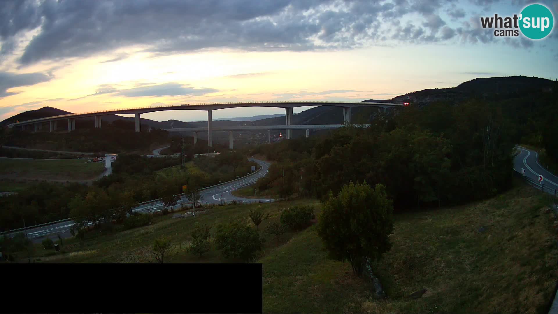 Webcam Črni Kal Viaduct – view from Viki Burger