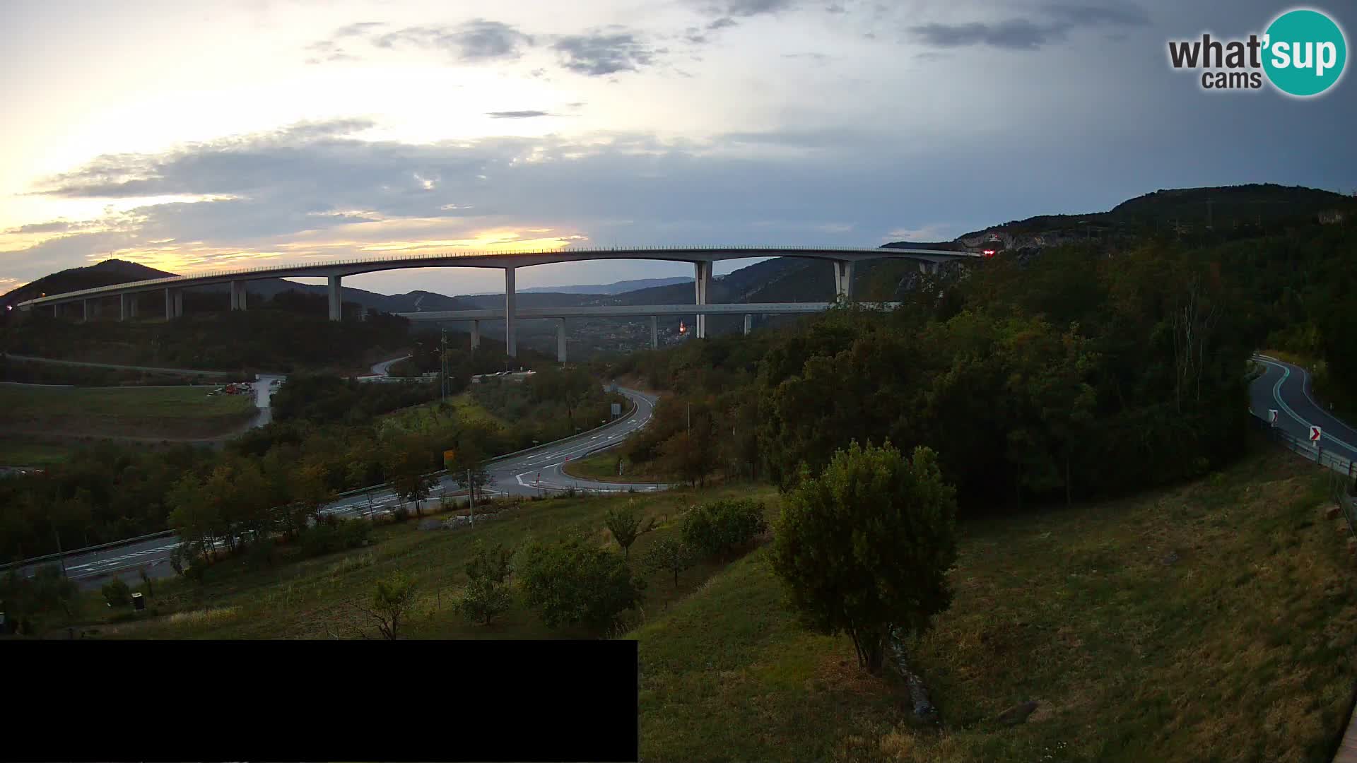 Webcam Črni Kal Viaduct – view from Viki Burger