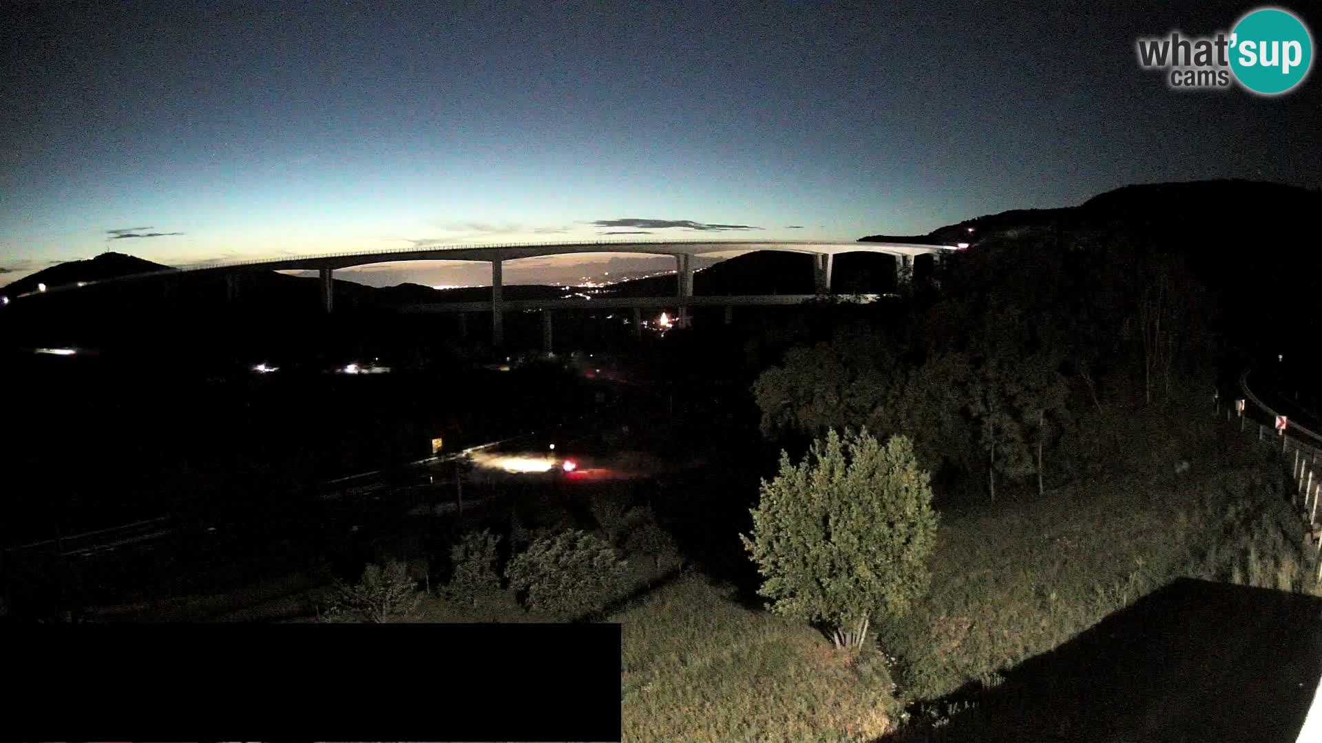 Webcam Črni Kal Viaduct – view from Viki Burger