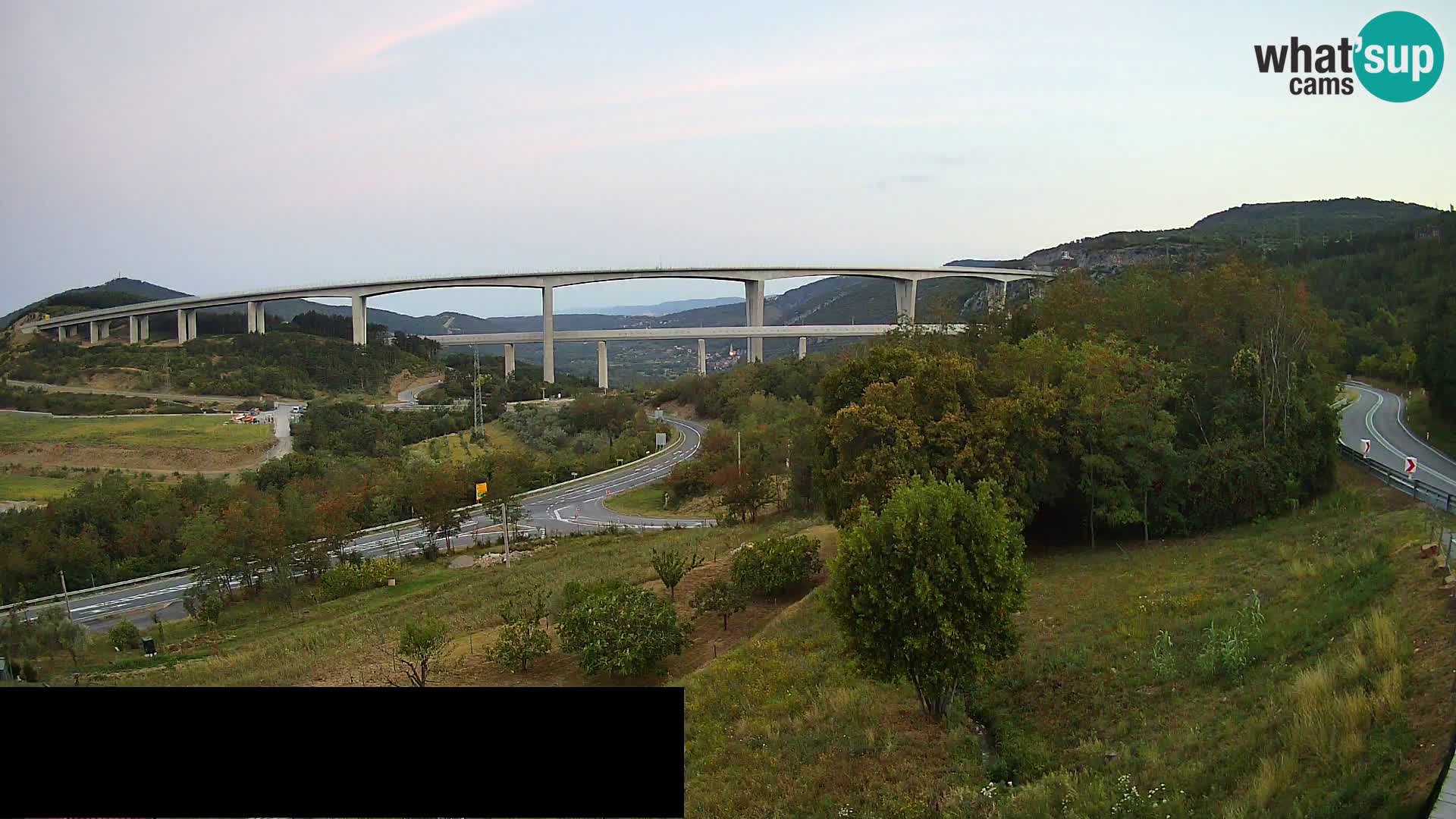Live cam Črni Kal Viaduc – Viki Burger