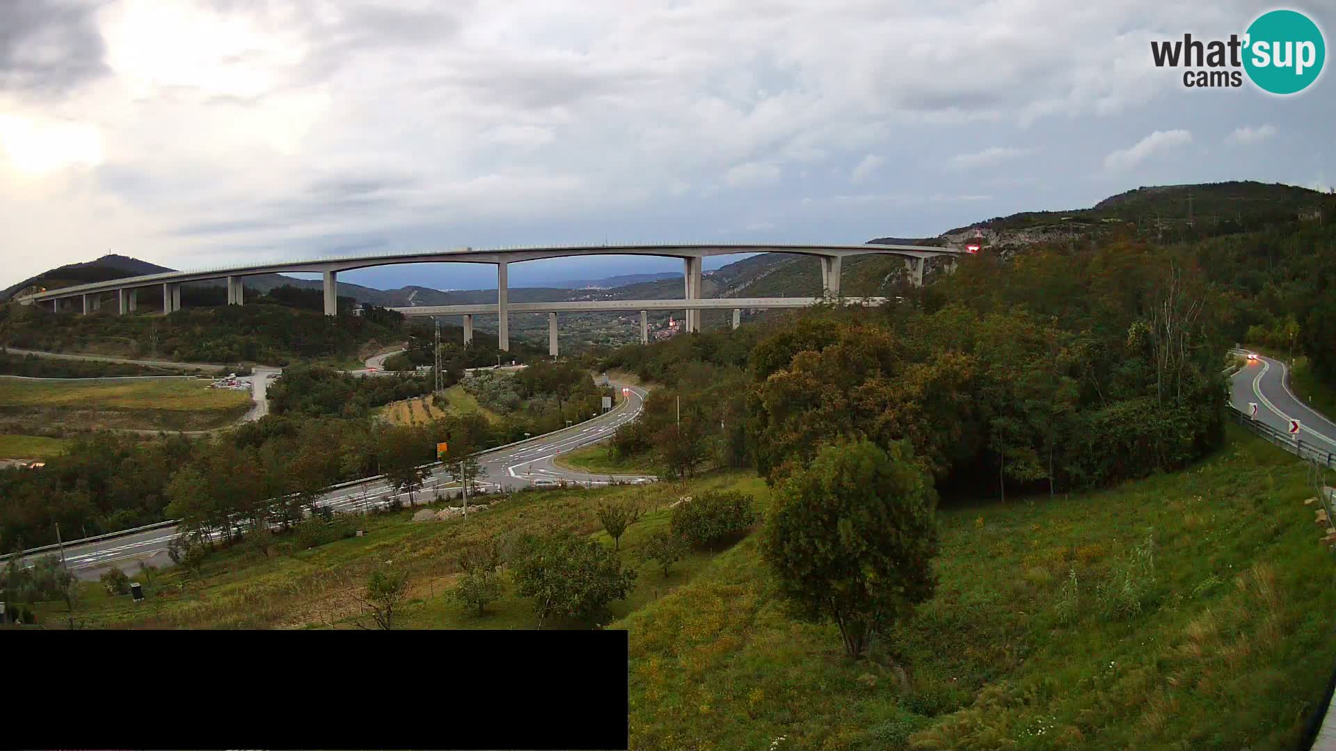 Kamera v živo Črni Kal Viadukt – pogled z Viki Burgerja