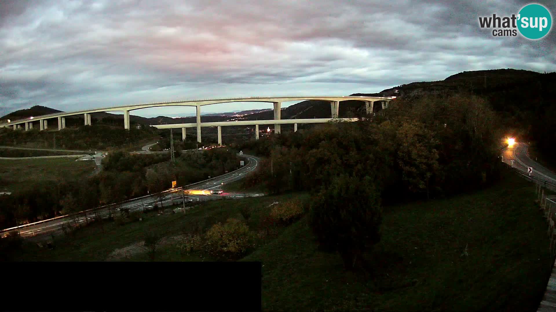 Live cam Črni Kal Viaduc – Viki Burger