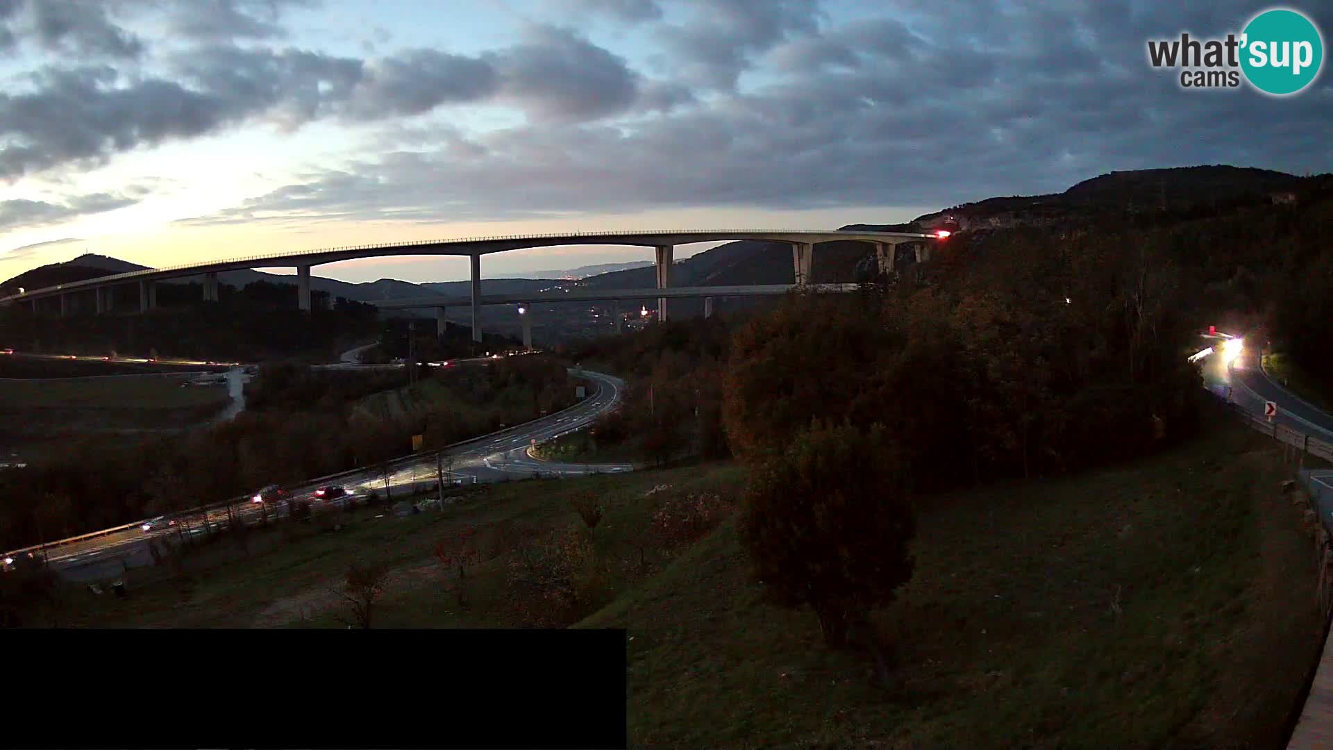 Kamera v živo Črni Kal Viadukt – pogled z Viki Burgerja