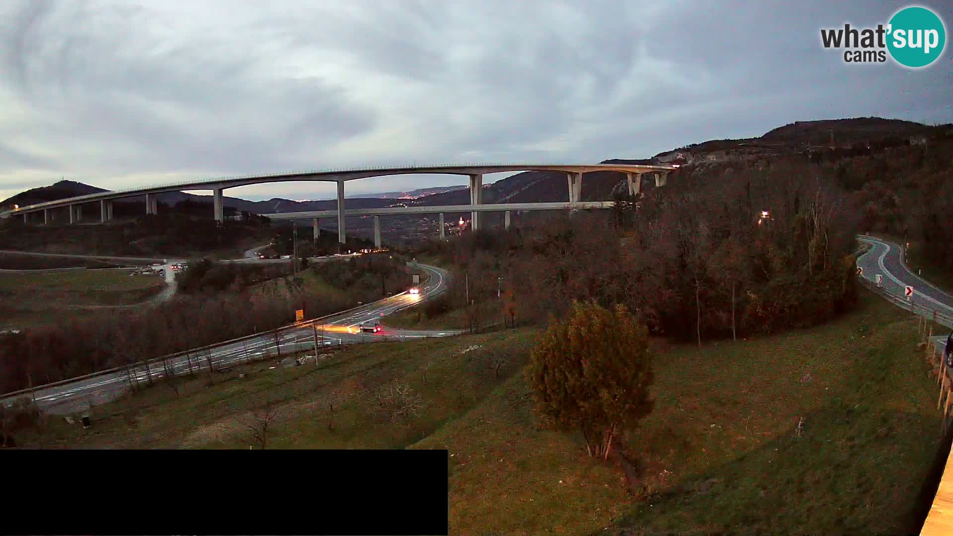 Kamera v živo Črni Kal Viadukt – pogled z Viki Burgerja