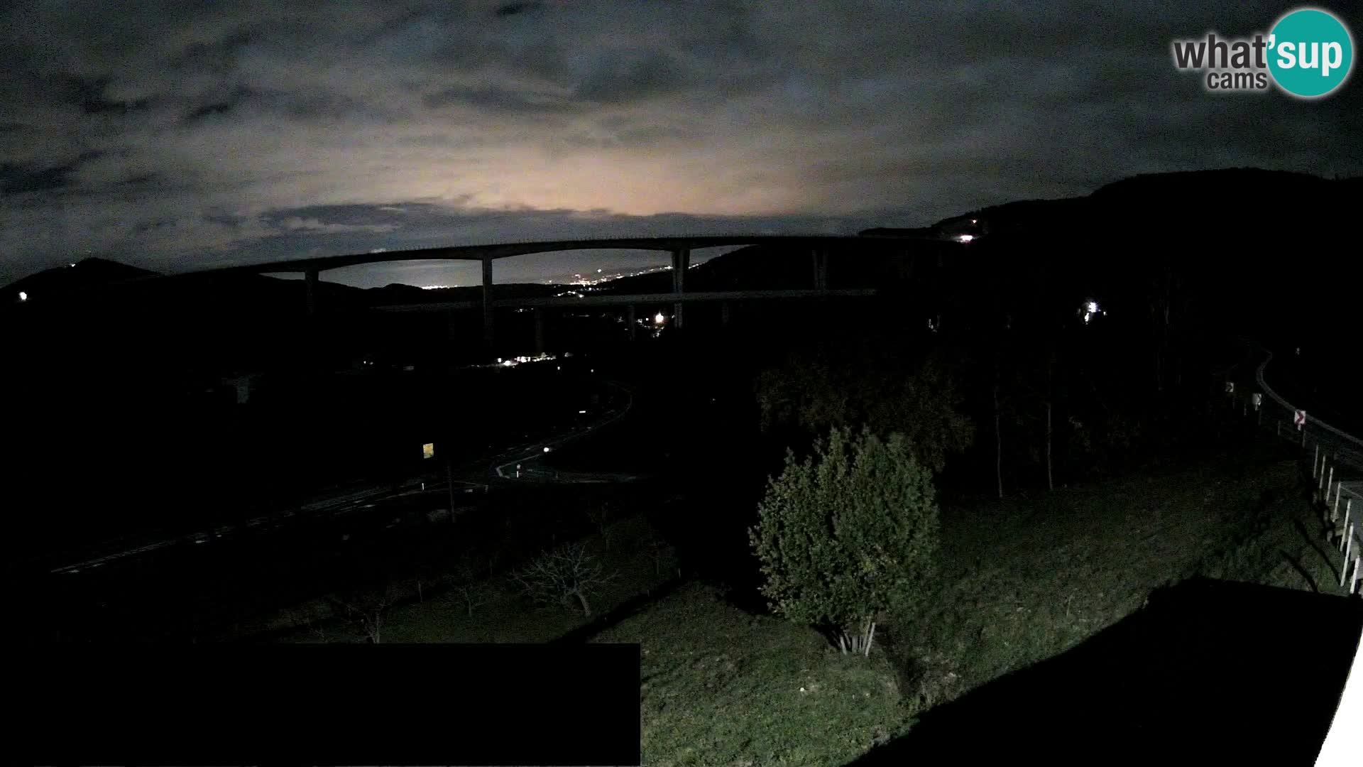 Live cam Črni Kal Viaduc – Viki Burger