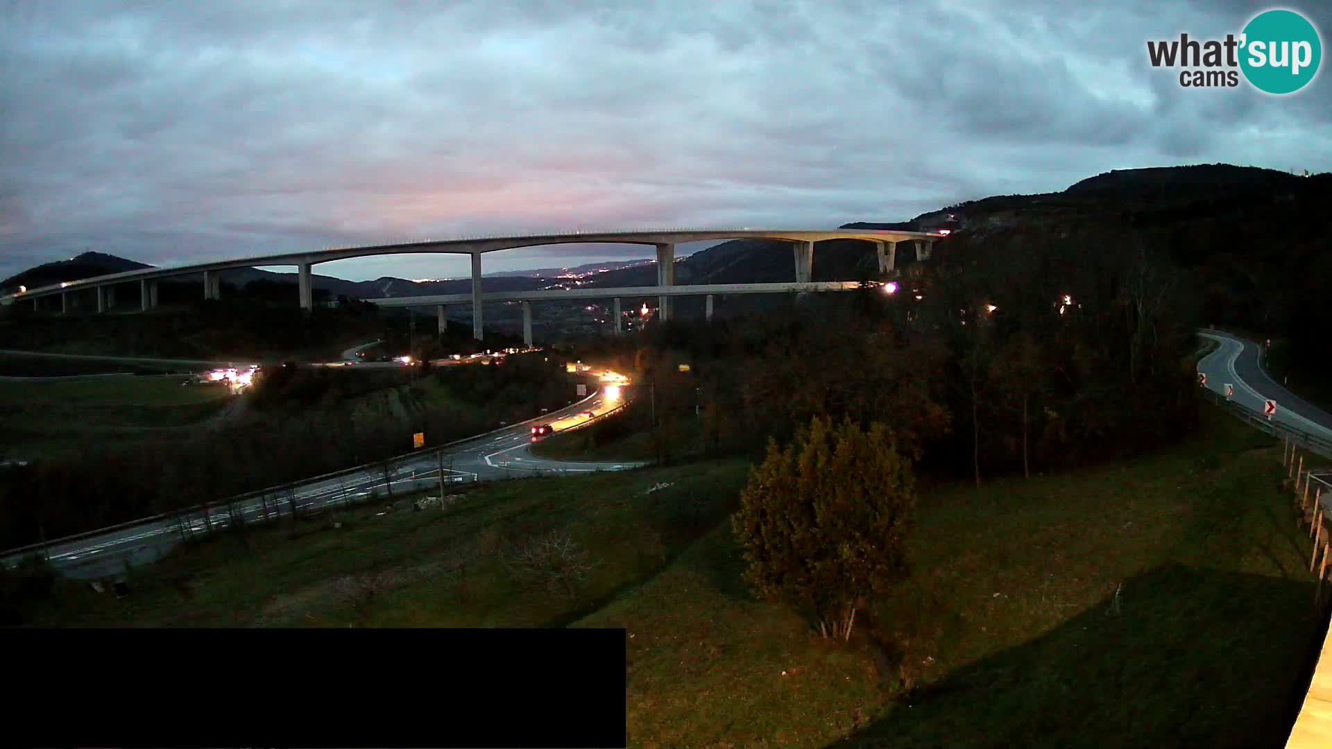 Webcam Črni Kal Viaduct – view from Viki Burger