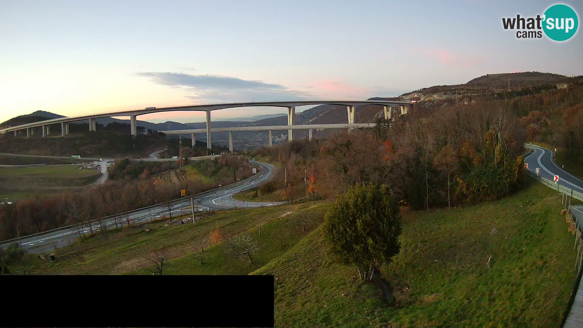 Kamera v živo Črni Kal Viadukt – pogled z Viki Burgerja
