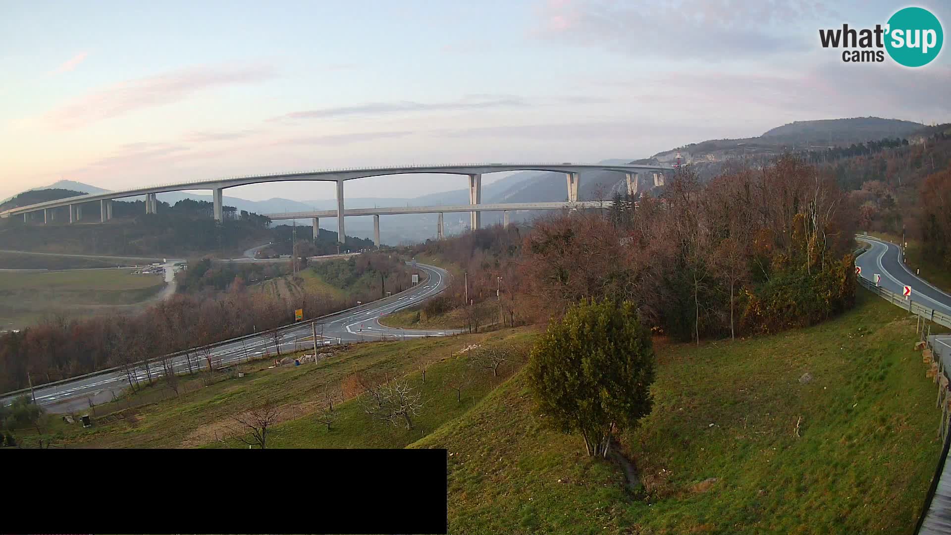 Live cam Črni Kal Viaduc – Viki Burger