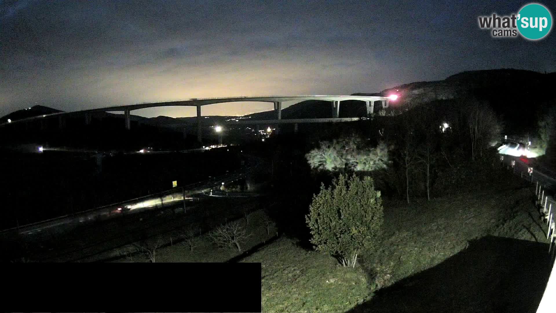 Kamera v živo Črni Kal Viadukt – pogled z Viki Burgerja