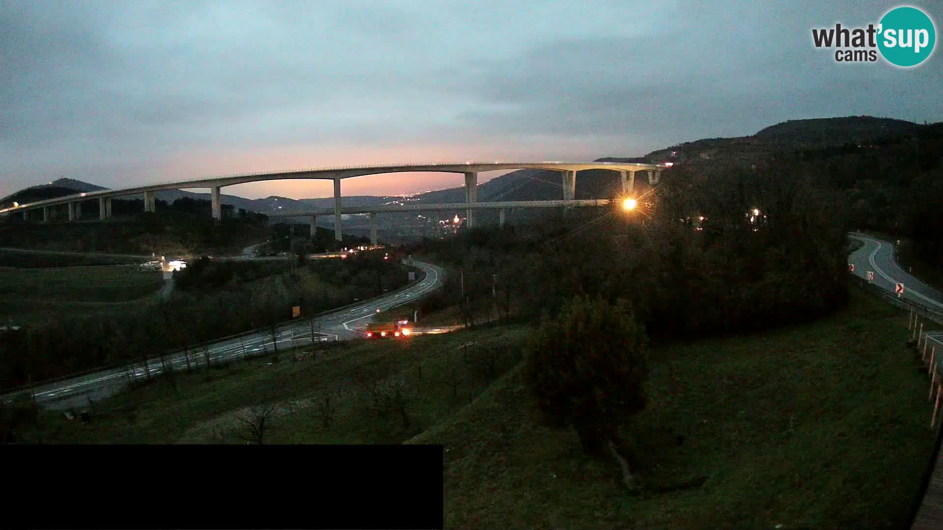 Webcam Črni Kal Viaduct – view from Viki Burger