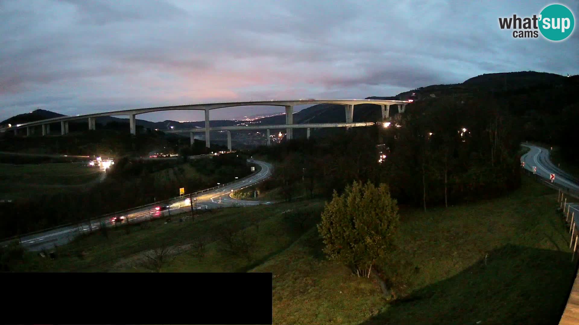 Kamera v živo Črni Kal Viadukt – pogled z Viki Burgerja