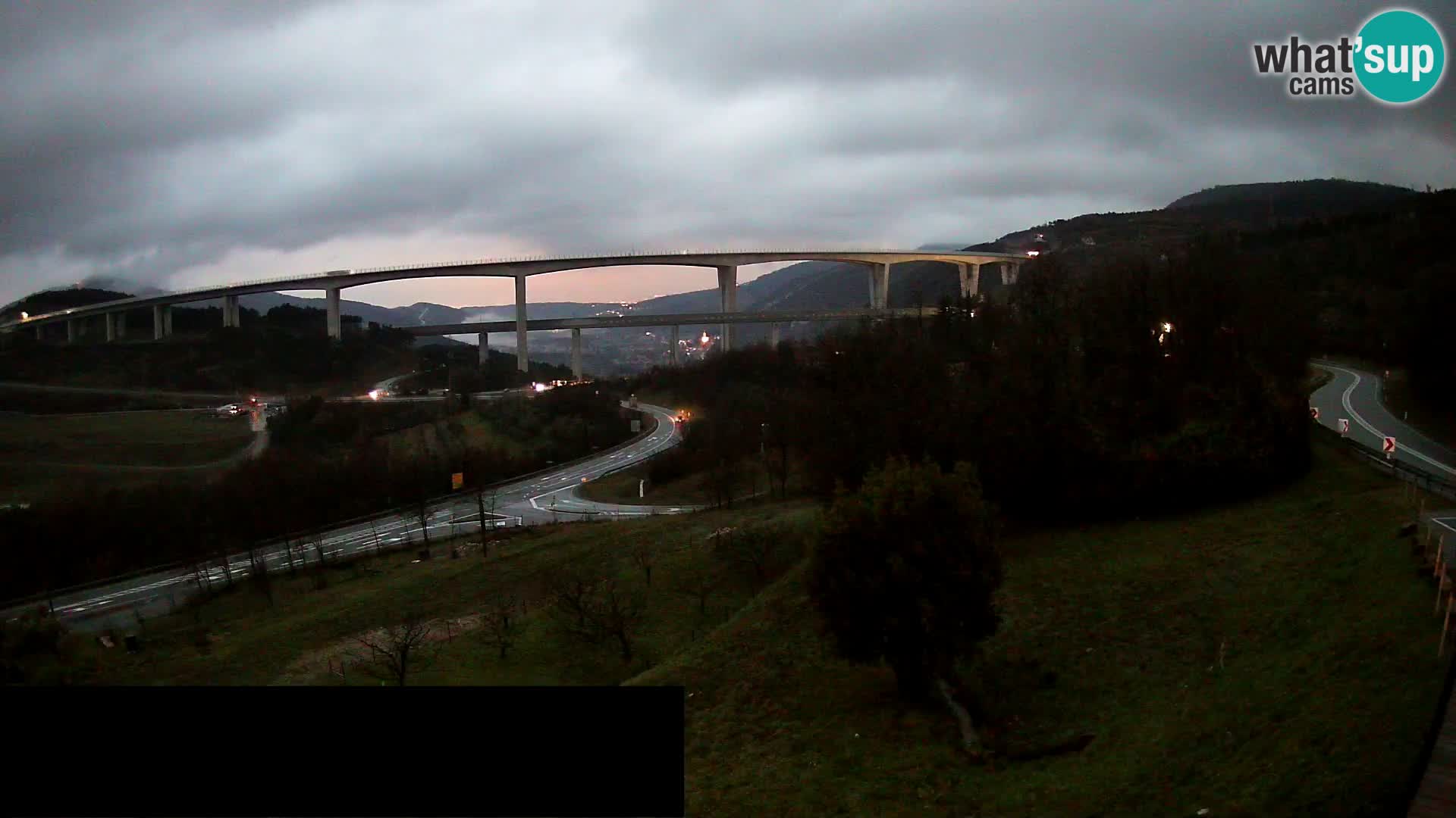Camera en vivo Črni Kal Viaducto – Viki Burger