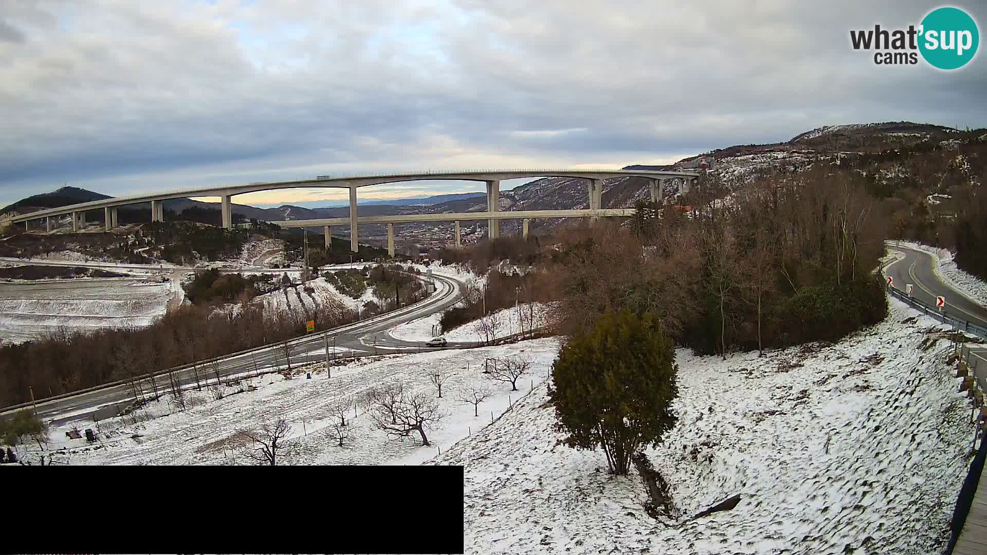 Kamera v živo Črni Kal Viadukt – pogled z Viki Burgerja