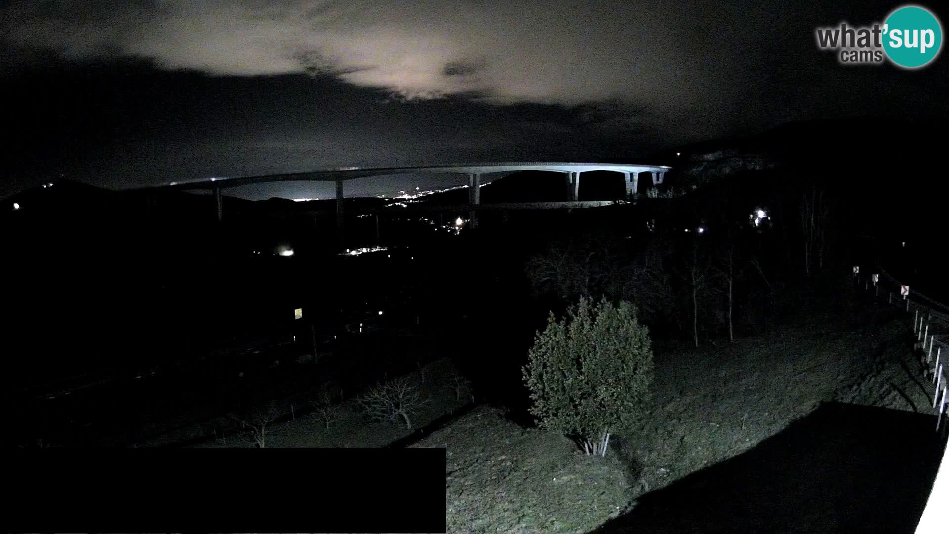 Webcam Črni Kal Viaduct – view from Viki Burger