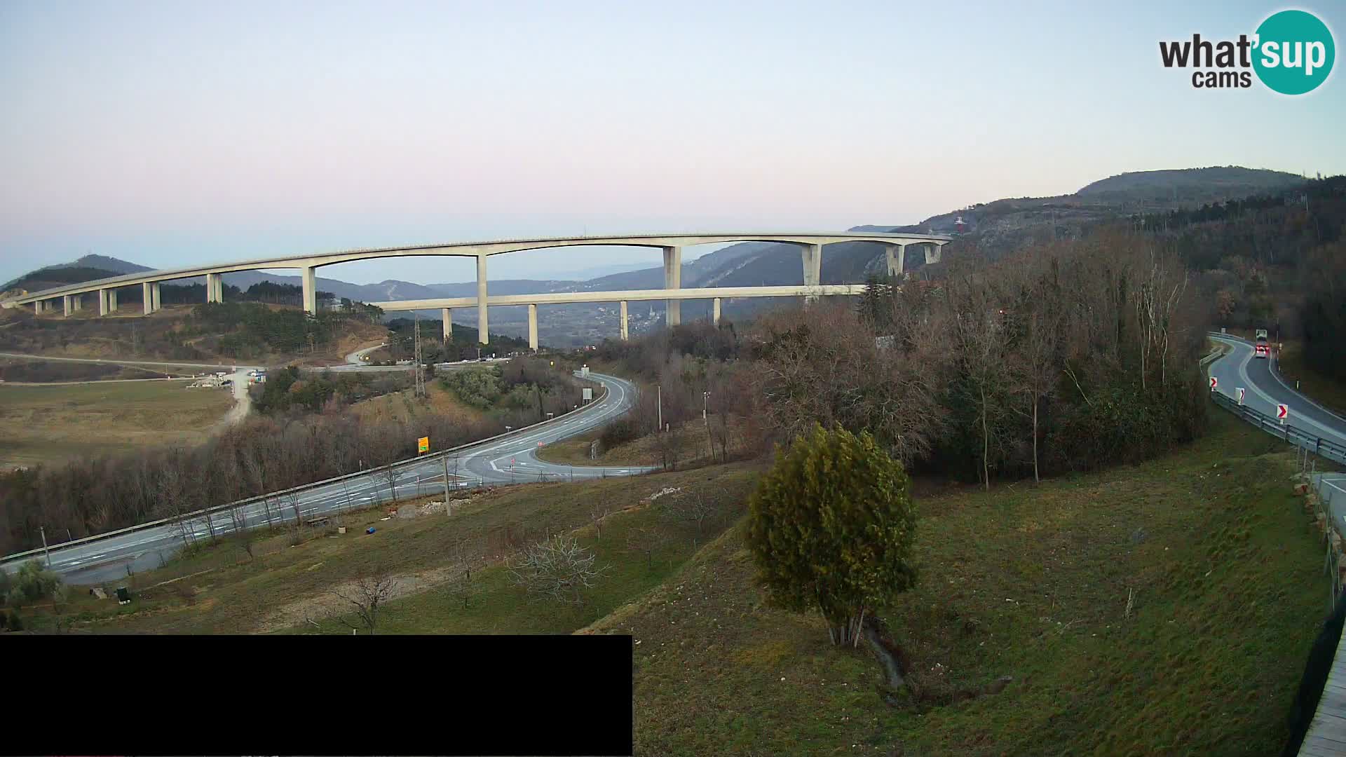 Kamera v živo Črni Kal Viadukt – pogled z Viki Burgerja