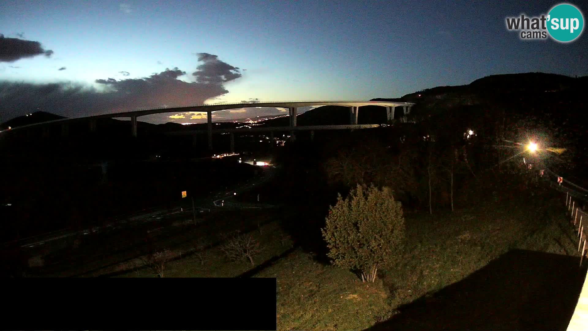 Live cam Črni Kal Viaduc – Viki Burger