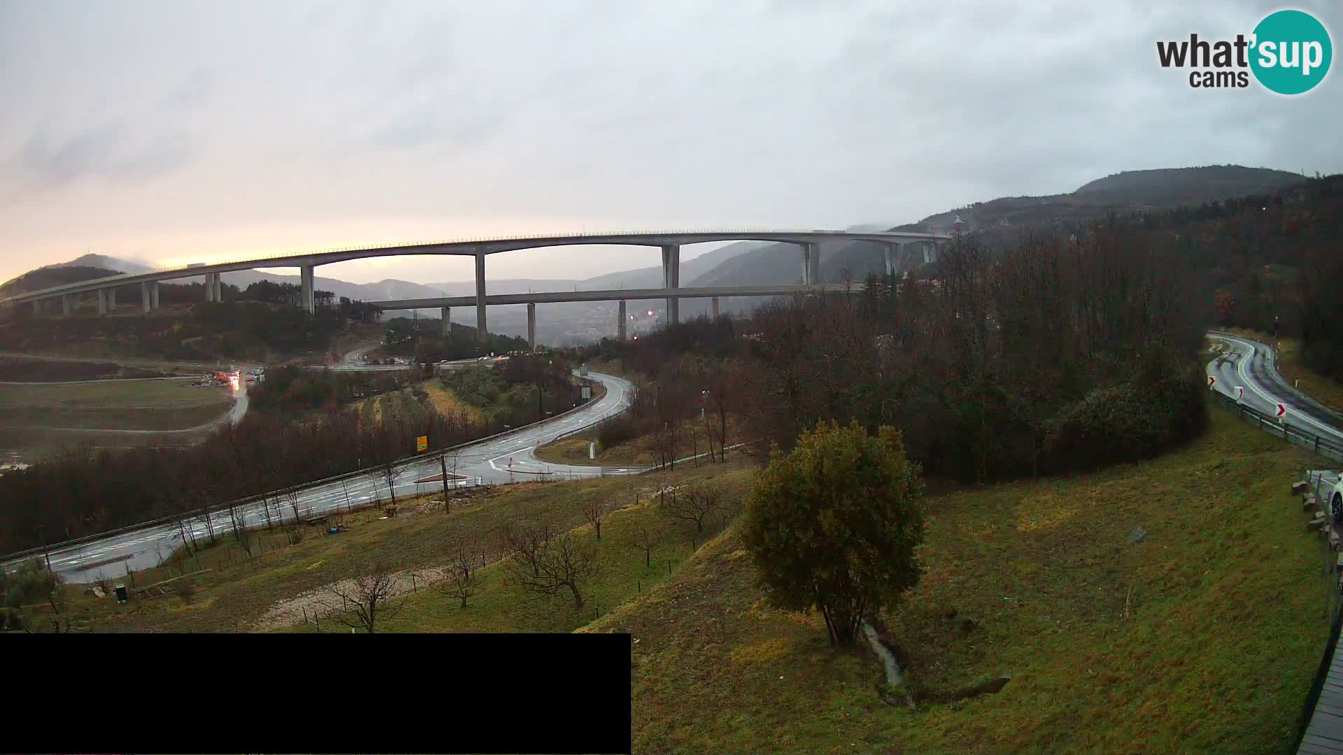 Kamera v živo Črni Kal Viadukt – pogled z Viki Burgerja