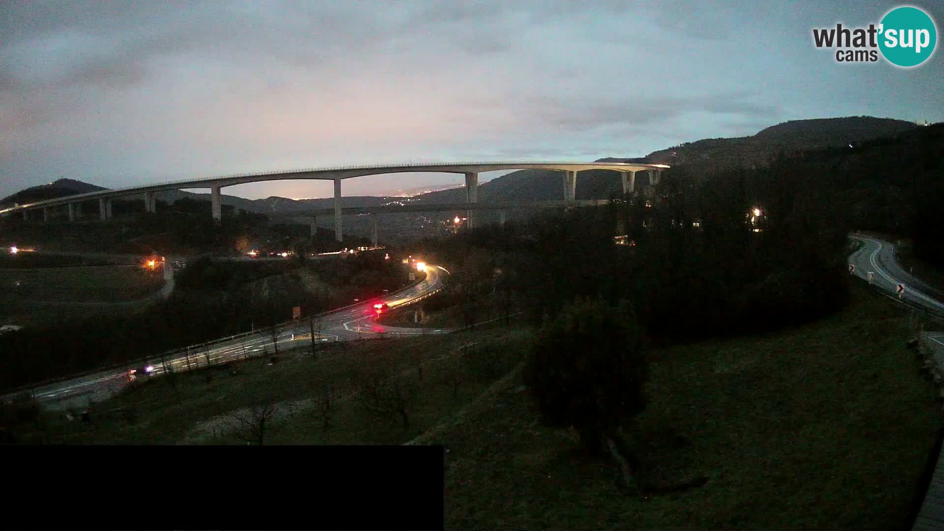 Camera en vivo Črni Kal Viaducto – Viki Burger
