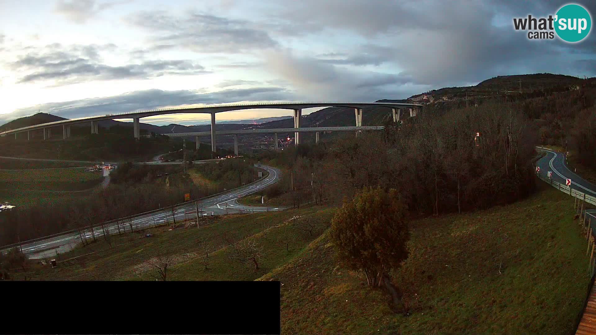 Webcam Črni Kal Viaduct – view from Viki Burger