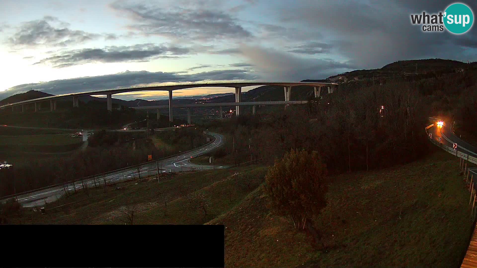 Webcam Črni Kal Viaduct – view from Viki Burger