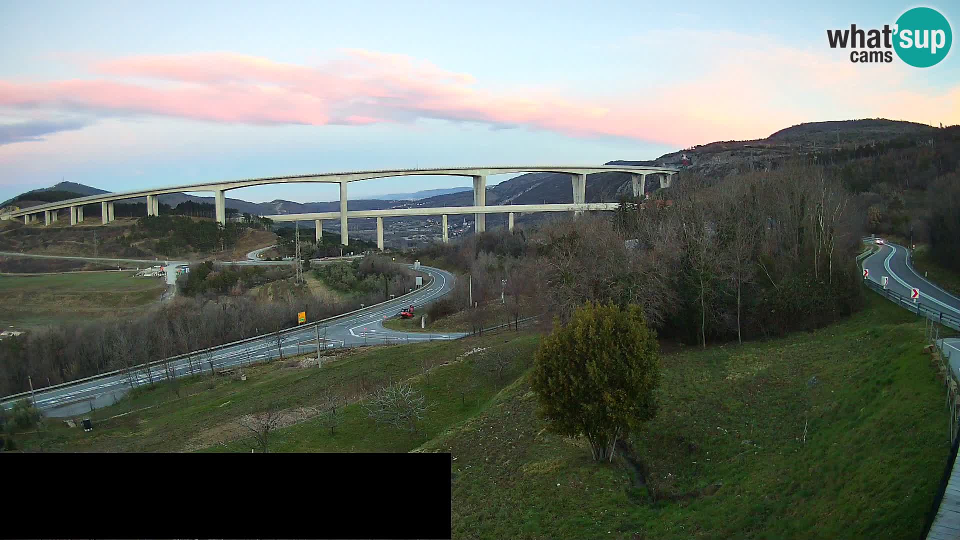 Live cam Črni Kal Viaduc – Viki Burger