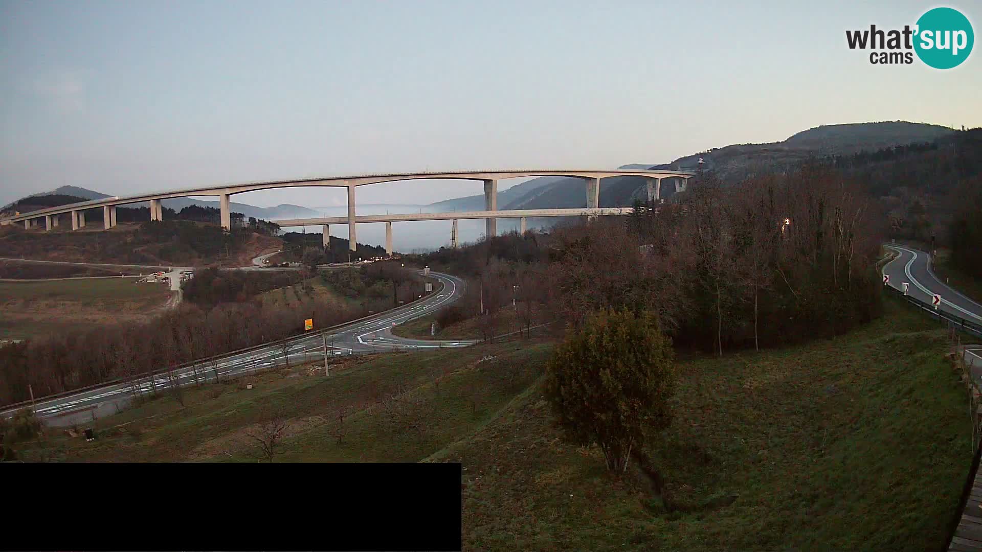 Live cam Črni Kal Viaduc – Viki Burger