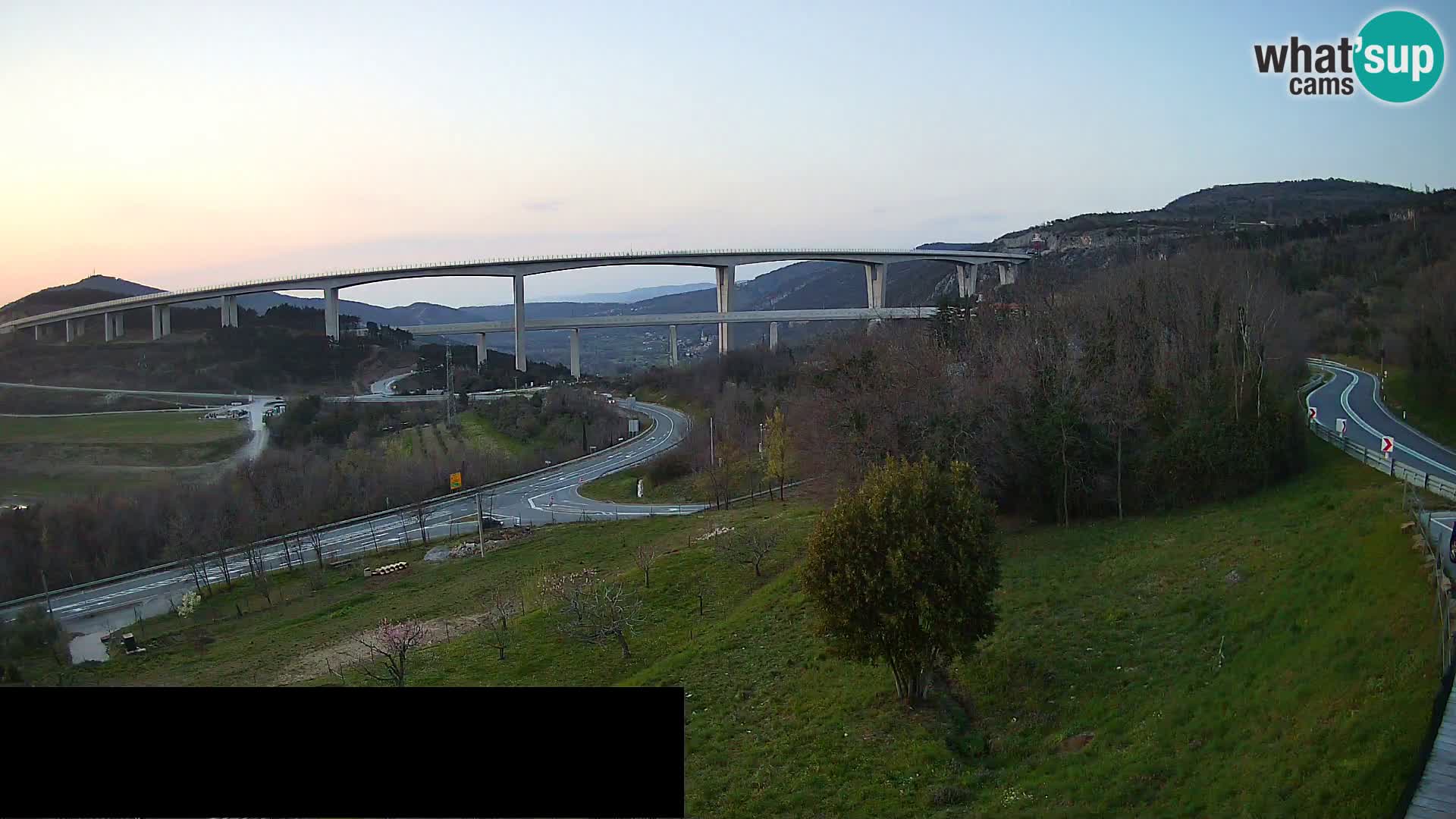 Live cam Črni Kal Viaduc – Viki Burger