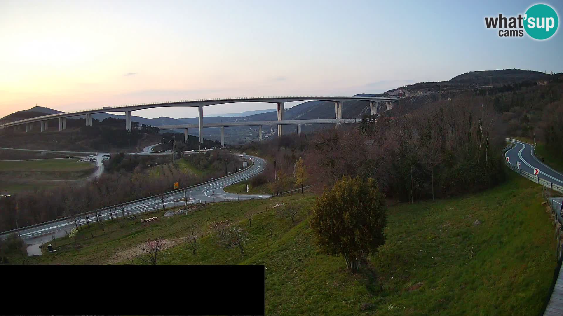 Webcam Črni Kal Viaduct – view from Viki Burger